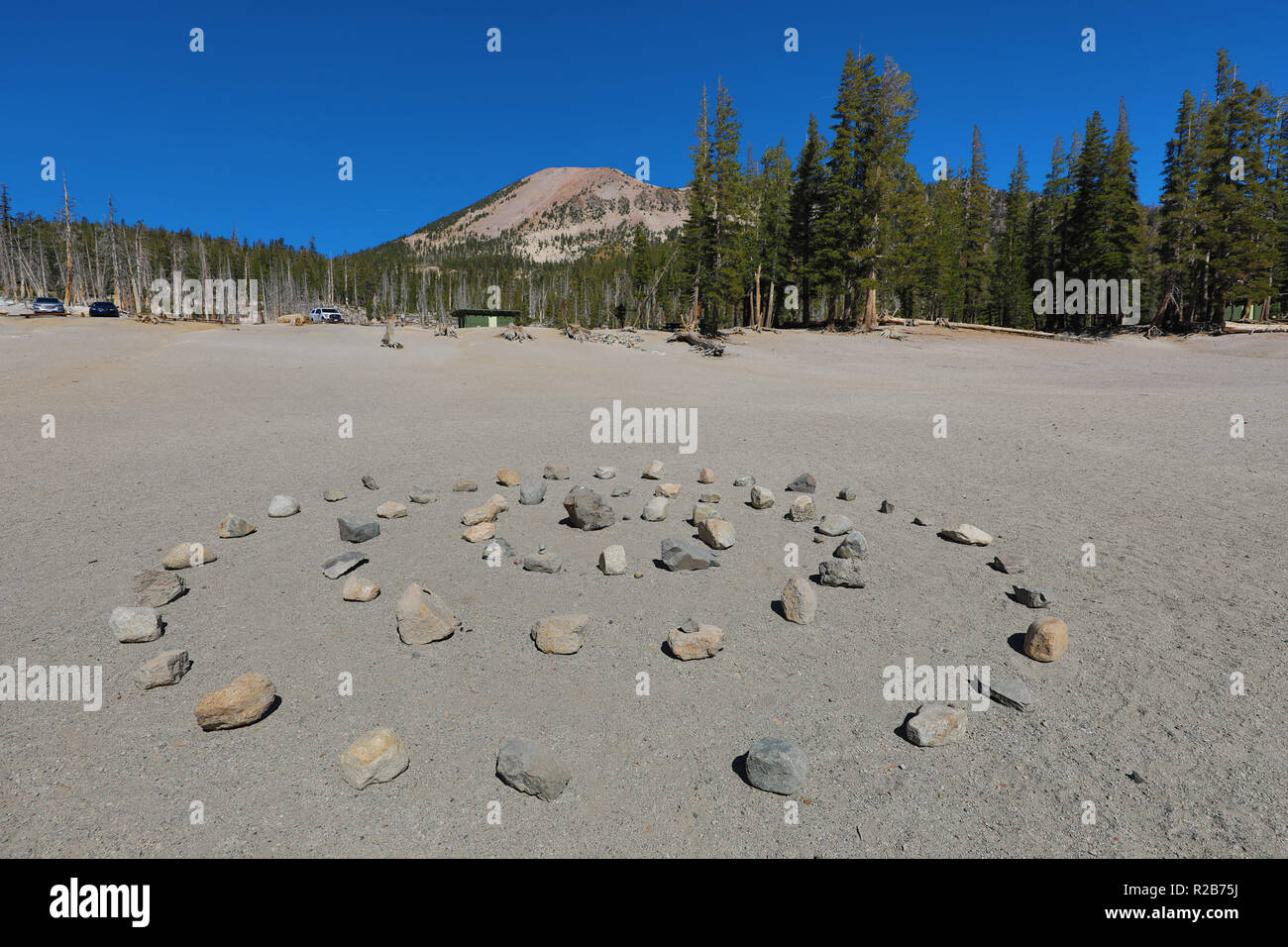 Karge Landschaft und Kreisen der Steine in der Nähe Hufeisensee, Mammoth Lakes, California, Vereinigte Staaten von Amerika Stockfoto