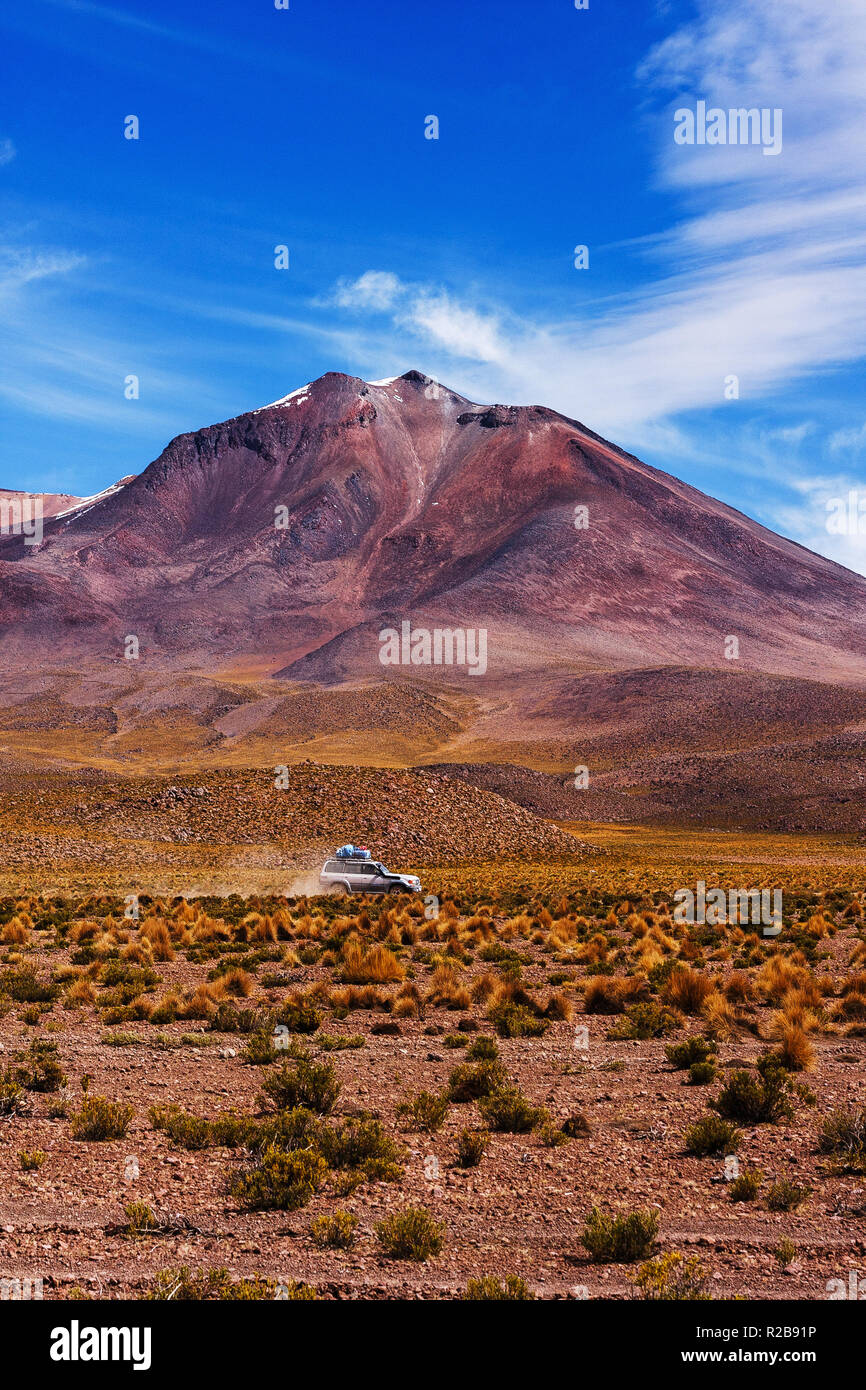 Allradantrieb Fahrzeug Kreuzung Reserva Eduardo Avaroa, Uyuni in Bolivien Stockfoto