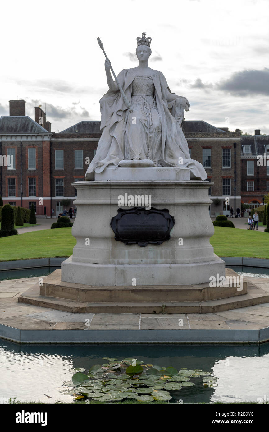 Königin Victoria Statue im Kensington Palace Stockfoto