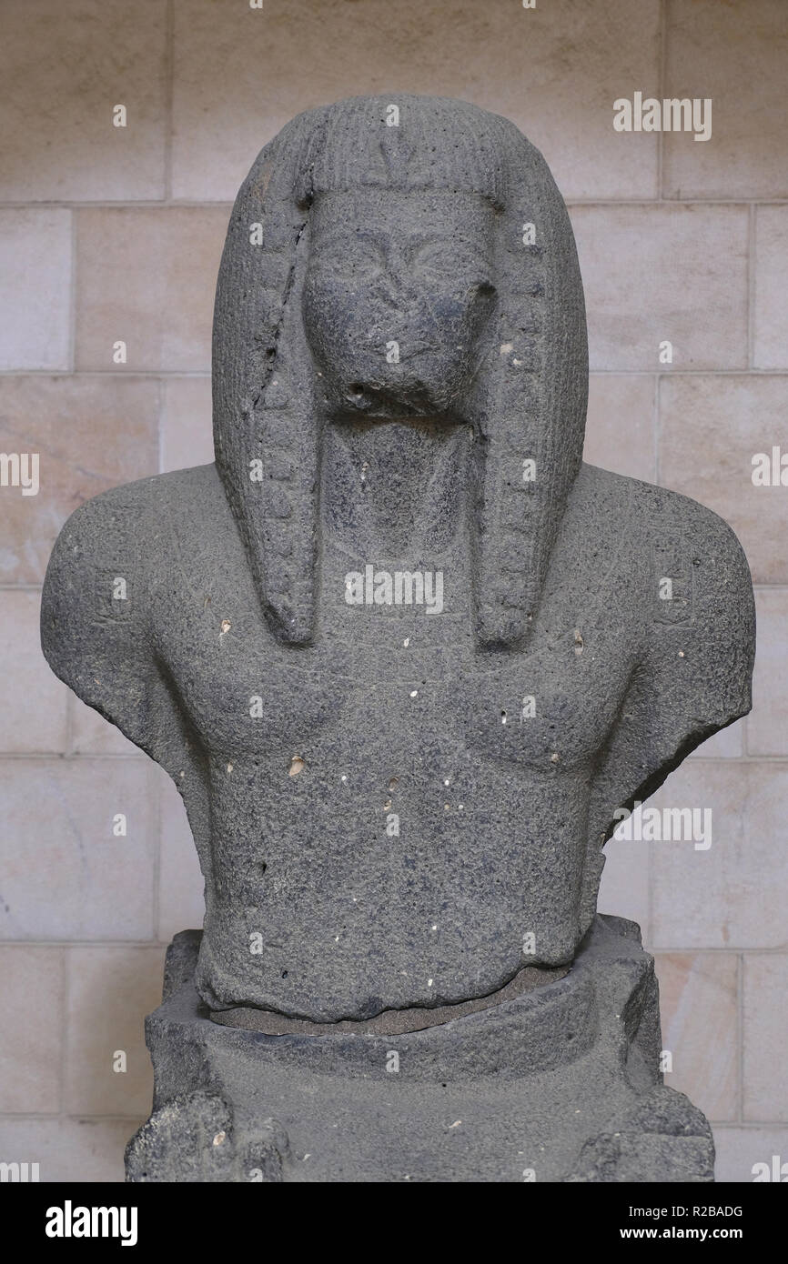 Basalt Statue von Ramses III 1183-1153 BCE gefunden in Beth-schean das einzige Beispiel der monumentalen Ägyptischen Bildhauerkunst in Israel gefunden haben an der Rockefeller Museum, beherbergt eine große Sammlung von Artefakten ausgegraben in archäologischen Ausgrabungen in Mandat Palästina durchgeführt, in den 20er und 30er Jahren in Ost Jerusalem Israel Stockfoto