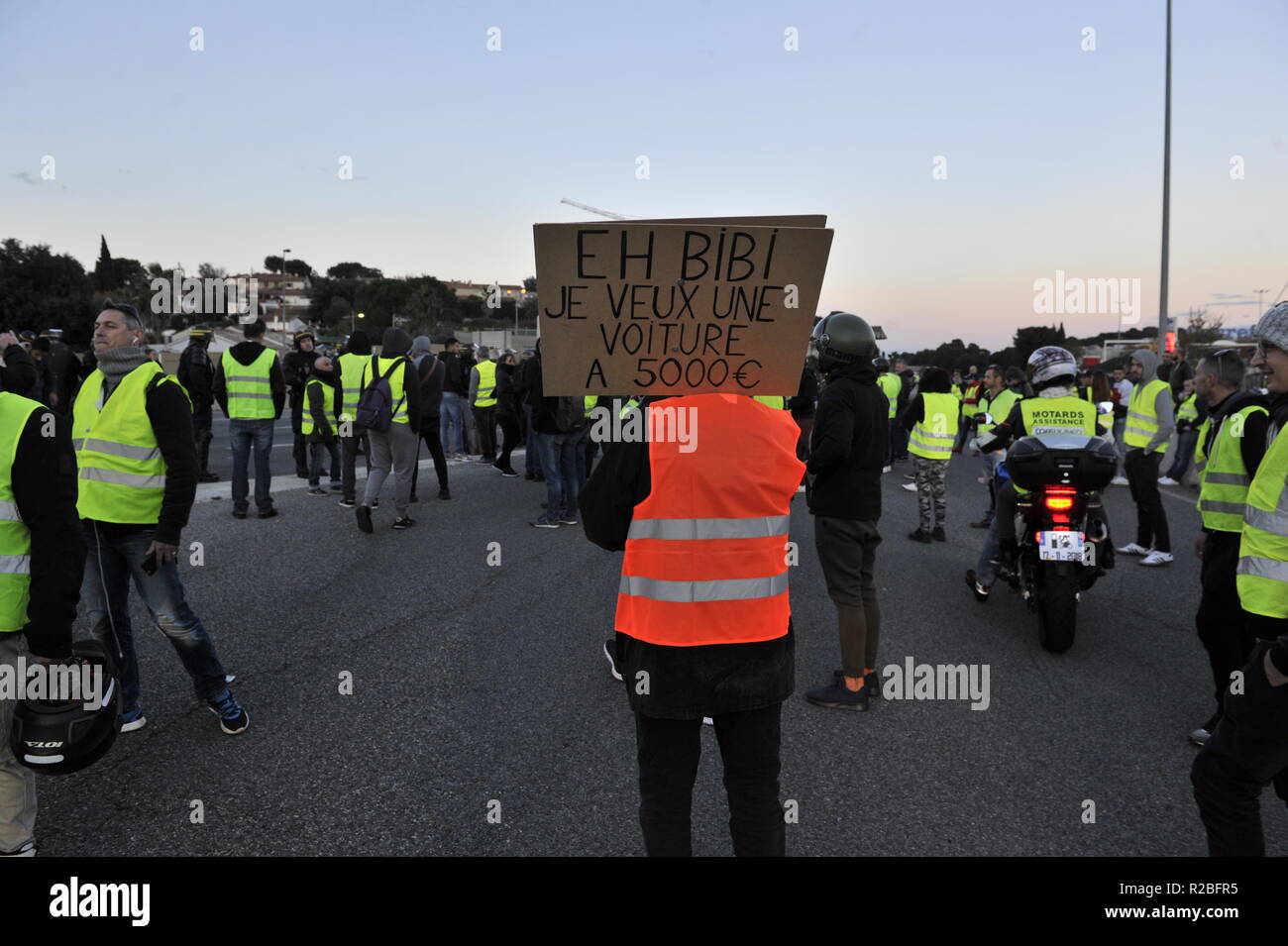 Gelb Demonstranten in Antibes Stockfoto