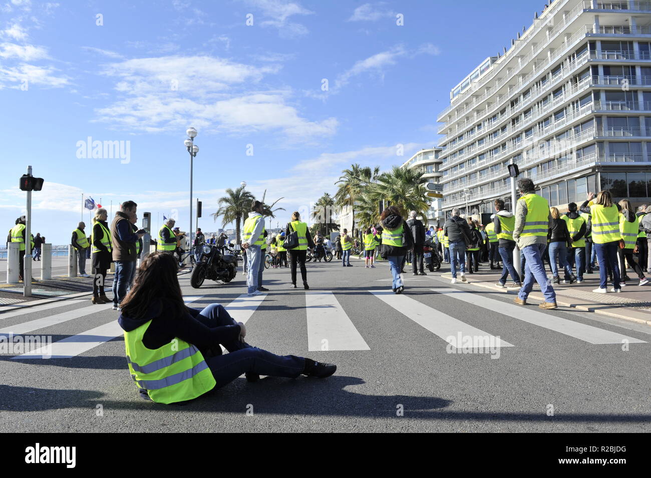 Gelb Demonstranten in Nizza Stockfoto