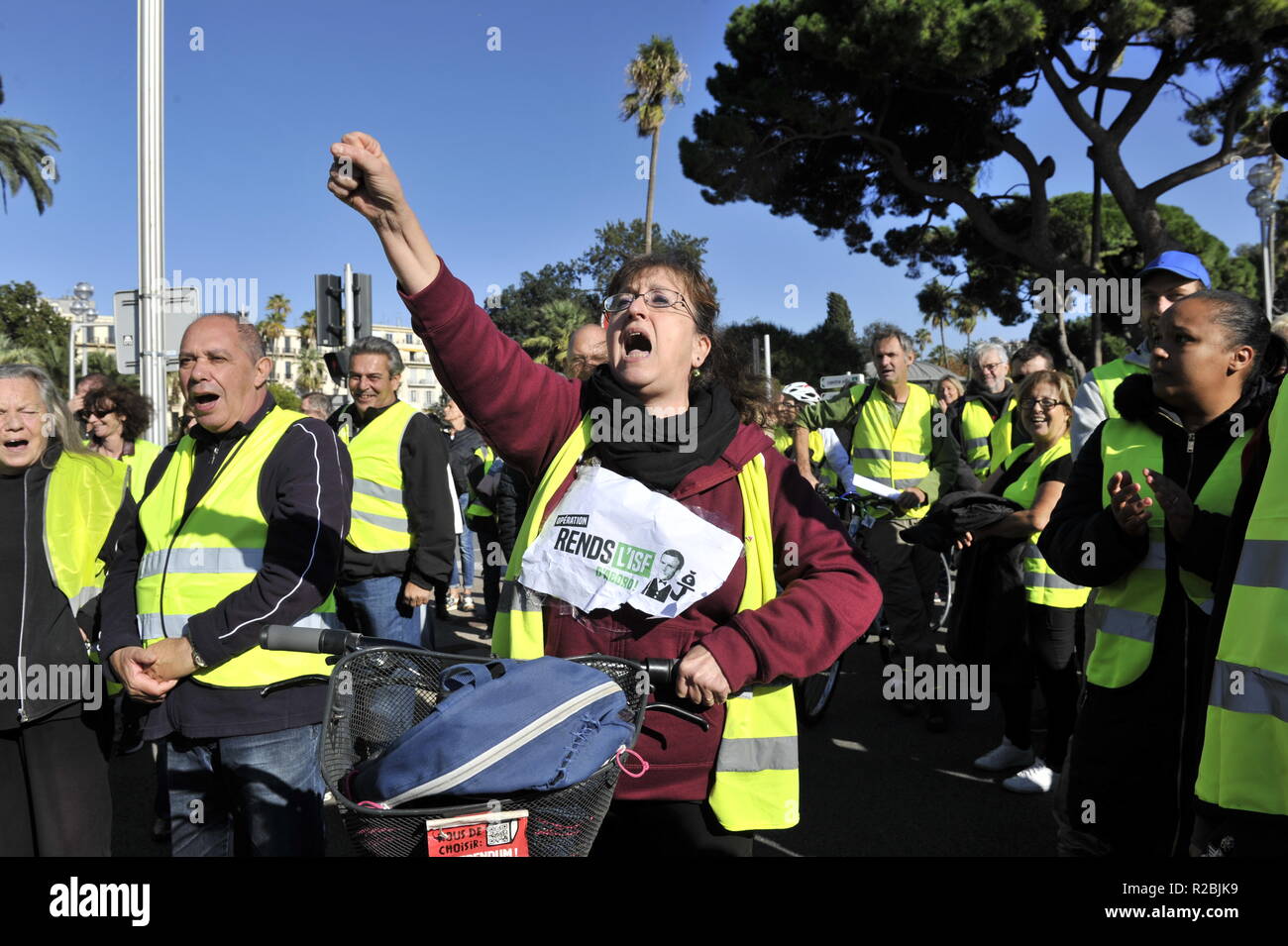 Gelb Demonstranten in Nizza Stockfoto