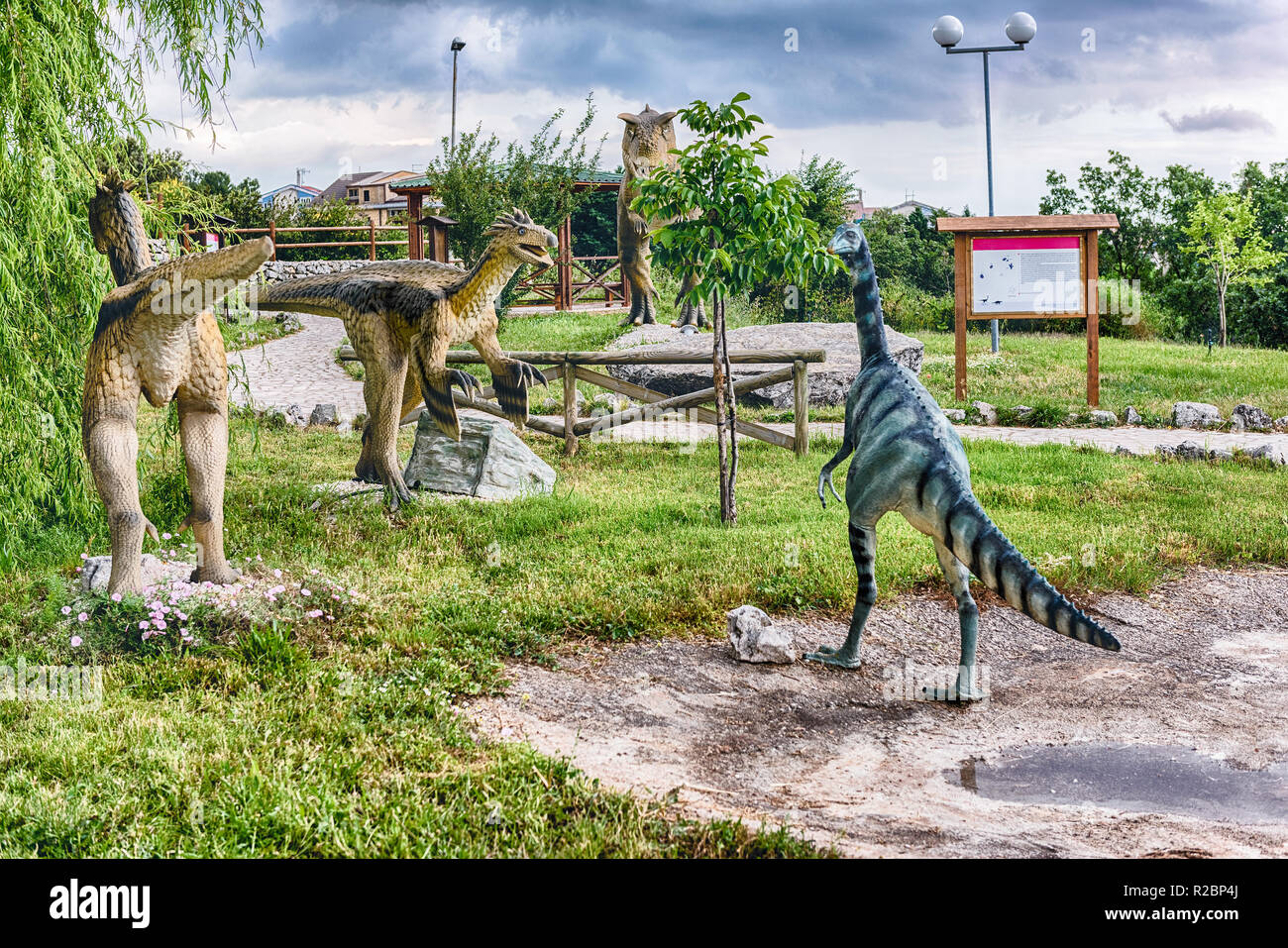 SAN MARCO IN LAMIS, Italien - 9. JUNI: Dinosaurier in den Dino Park in San Marco in Lamis empfohlene, kleine Stadt in Süditalien, 9. Juni 2018 Stockfoto