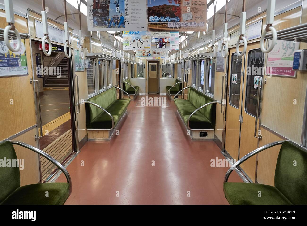 Lokaler Zug in Kyoto. Stockfoto