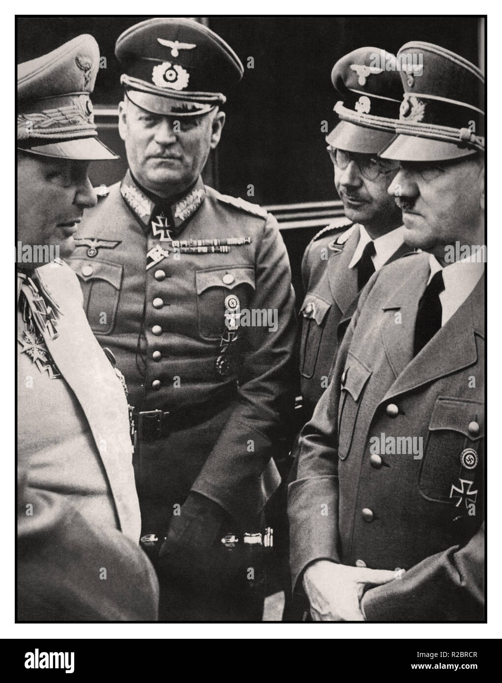 Deutsche Oberkommando Nazi's, Wilhelm Keitel, Hermann Göring, Heinrich Himmler und Adolf Hitler, alle in Uniform anlässlich Hitlers Geburtstag 20 April 1941 Keitel für Kriegsverbrechen, die restlichen drei entging Ausführung durch Selbstmord ausgeführt wurde.. Stockfoto