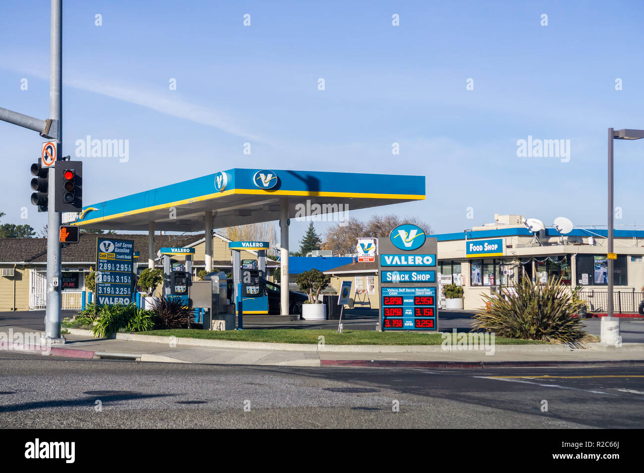 Dezember 27, 2017 Santa Clara/CA/USA - Valero Gas Station in San Francisco Bay Area. Stockfoto