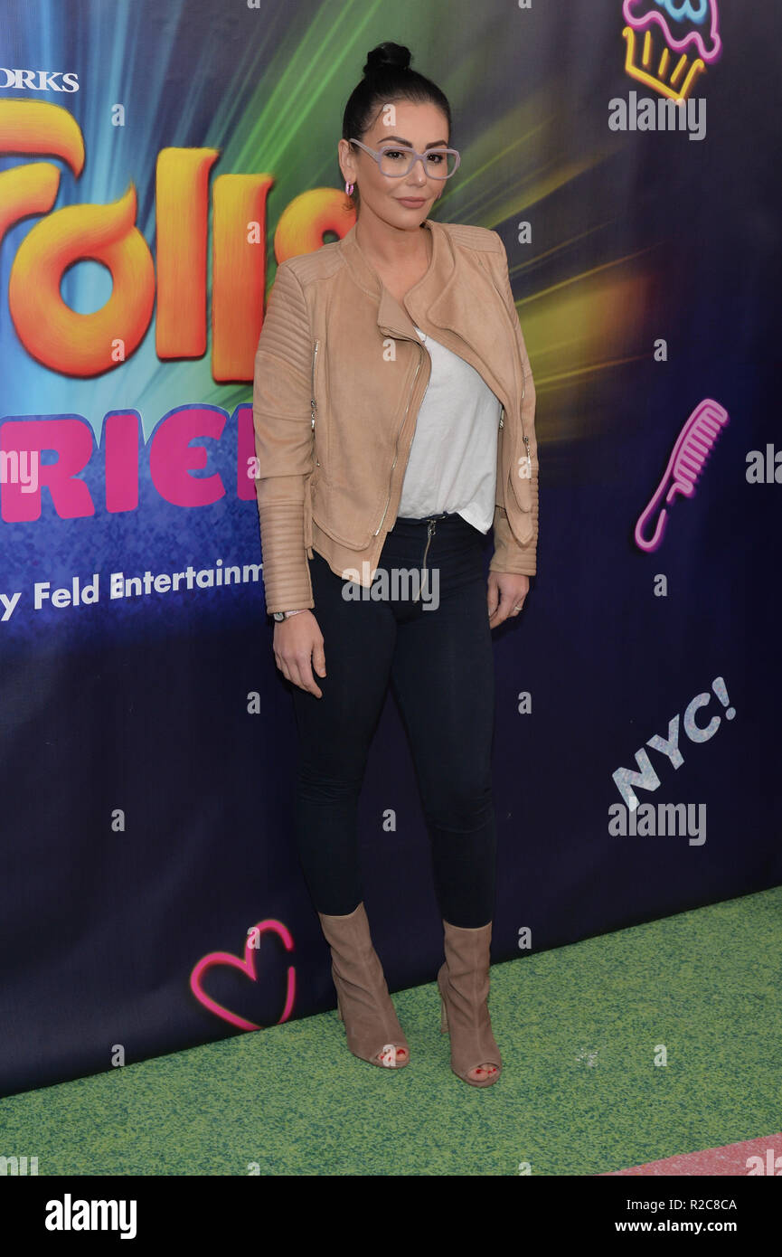 Jenni J-Woww Farley besucht die Dreamworks Trolle die Erfahrung Öffnung an Trolle die Erfahrung am 14. November 2018 in New York City. Stockfoto