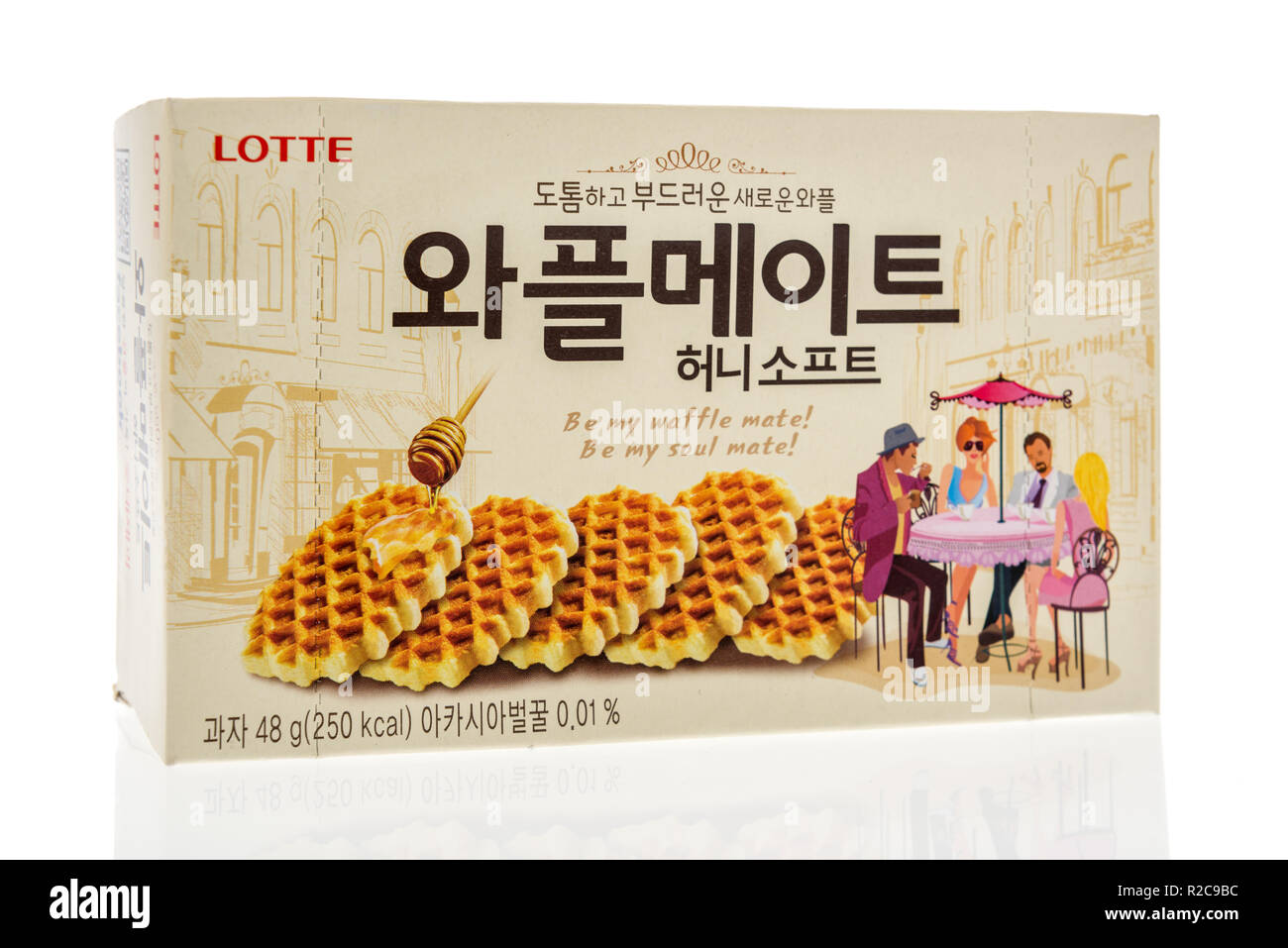 Winneconne, WI - 8. November 2018: Eine Box von Lotte Waffel mate in Honig aus Südkorea auf einem isolierten Hintergrund. Stockfoto