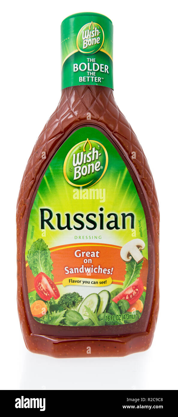 Winneconne, WI - 11. November 2018: eine Flasche Wish-Bone russische Salatsoße auf einem isolierten Hintergrund. Stockfoto