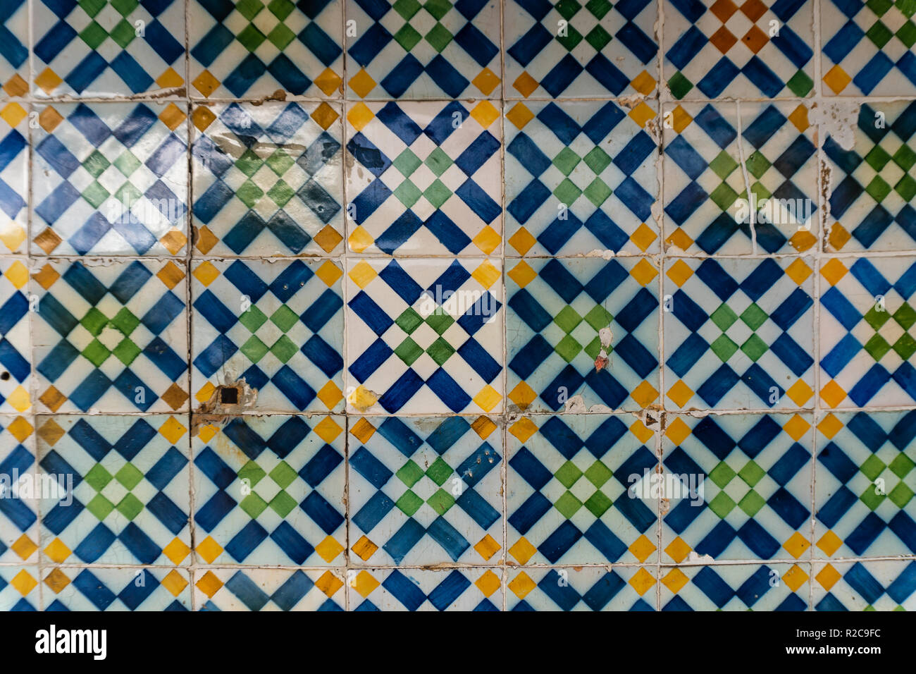 Trocknen hängen Sie Kleider in bunten Lissabon Portugal Stockfoto