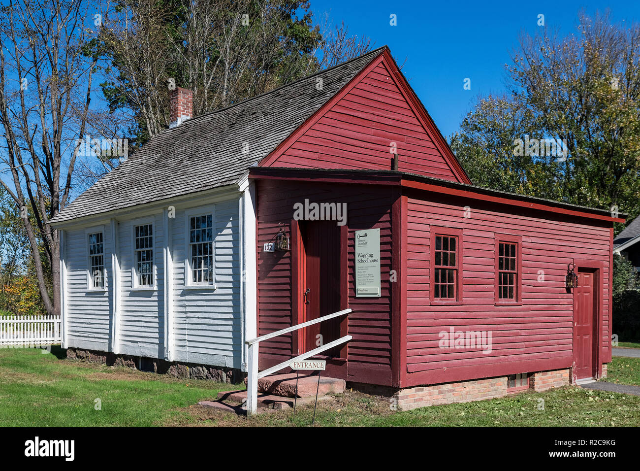 - Raum-schulhaus, 1839, historische Deerfield, Massachusetts, USA. Stockfoto