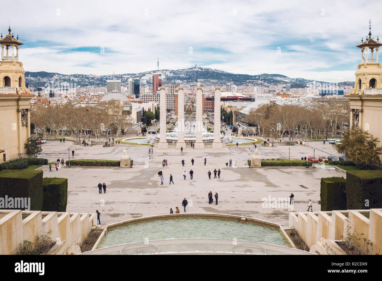 Barcelona, Spanien - 20. März 2018: die magischen Brunnen von Montjuic in Barcelona. Spanien. Bewölkter Himmel. Stockfoto