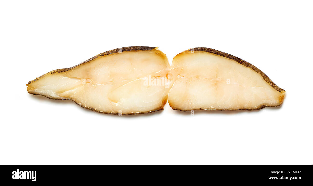 Scheibe kalt Geräucherter Heilbutt auf weißem Hintergrund. Stockfoto
