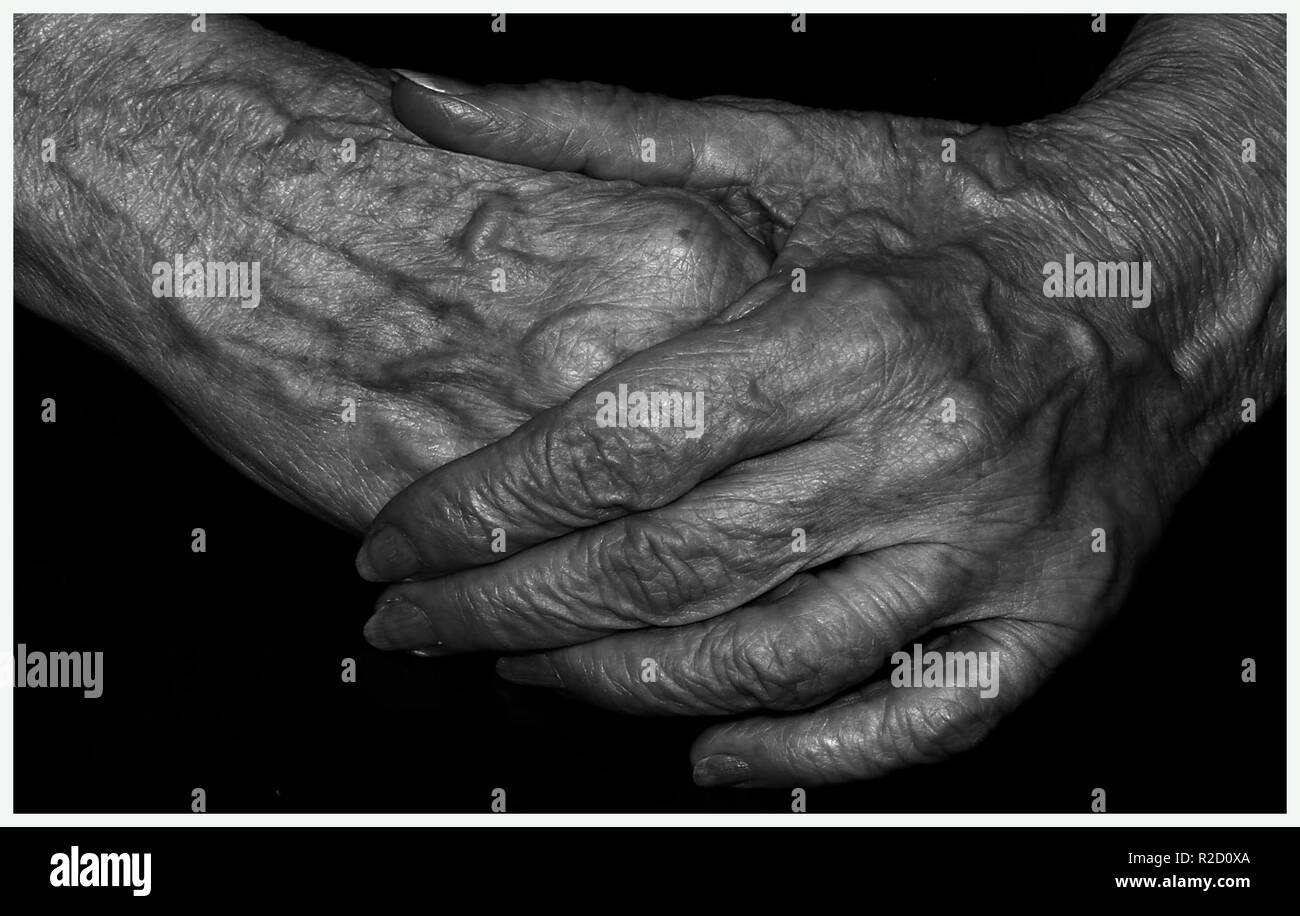 Alte ha nde -Fotos und -Bildmaterial in hoher Auflösung – Alamy