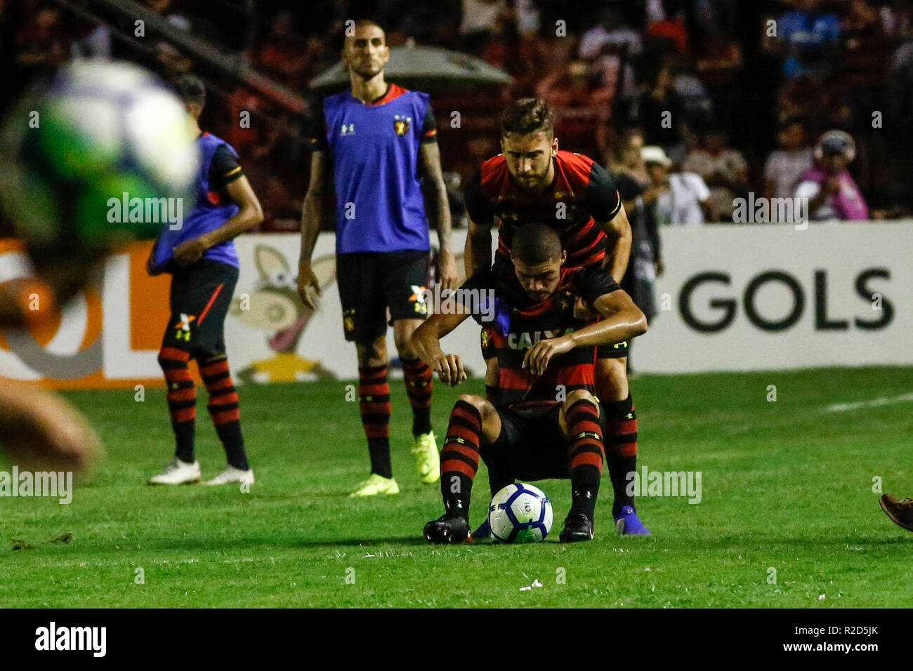 Recife, Brasilien. 18 Nov, 2018. PE - Recife - 18/11/2018 - Brasileiro eine 2018, Sport Recife x Flamengo - Jogo entre Sport Recife x Flamengo, pelo Campeonato Brasileiro de Futebol, keine Estadio da Ilha do Retiro, Neste Domingo (18.) Foto: Paulo Paiva/AGIF AGIF/Alamy Credit: Live-Nachrichten Stockfoto