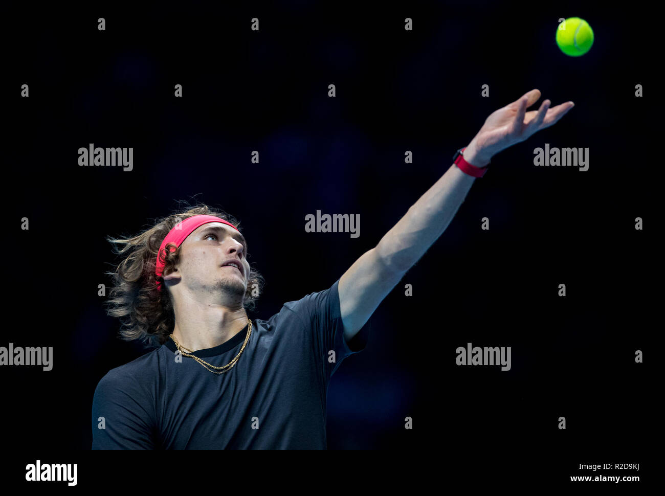 London, Großbritannien. 18 Nov, 2018. Alexander Zverev (Deutschland) während der Endrunde der Nitto ATP-Finale in London 2018 in der O2, London, England am 18. November 2018. Foto von Andy Rowland. Credit: Andrew Rowland/Alamy leben Nachrichten Stockfoto