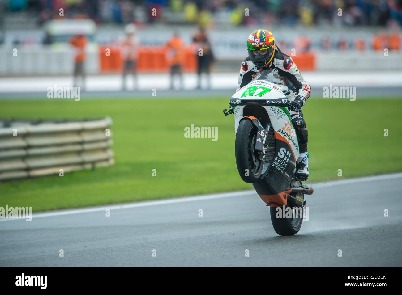 Manilva, Malaga, Spanien. 18 Nov, 2018. GP Comunitat Valenciana Moto GP. Iker Lecuona der Schweizer innovative Investoren/KTM Team feiert die zweite Position nach dem Moto2-Rennen. Credit: rosdemora/Alamy leben Nachrichten Stockfoto