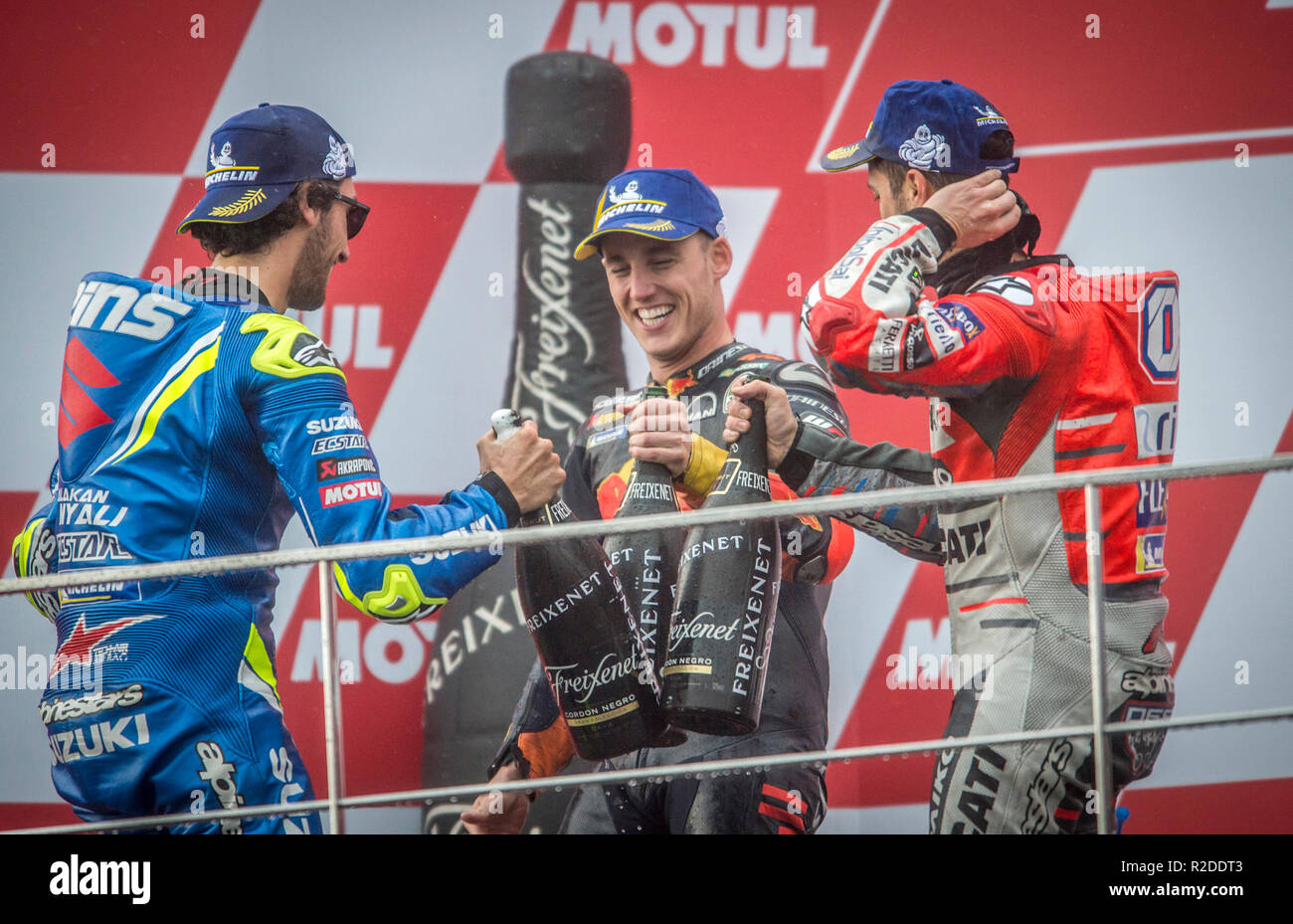 Manilva, Valencia. Spanien. 18. November 2018. GP Comunitat Valenciana Moto GP. Andrea Dovizioso Moto-GP-Pilot von Ducati Team, Alex Rins Moto-GP-Pilot von Suzuki und Pol Espargaro Ecstar Team Moto-GP-Pilot von Red Bull KTM Team feiert auf der Moto GP Podium. Credit: rosdemora/Alamy leben Nachrichten Stockfoto