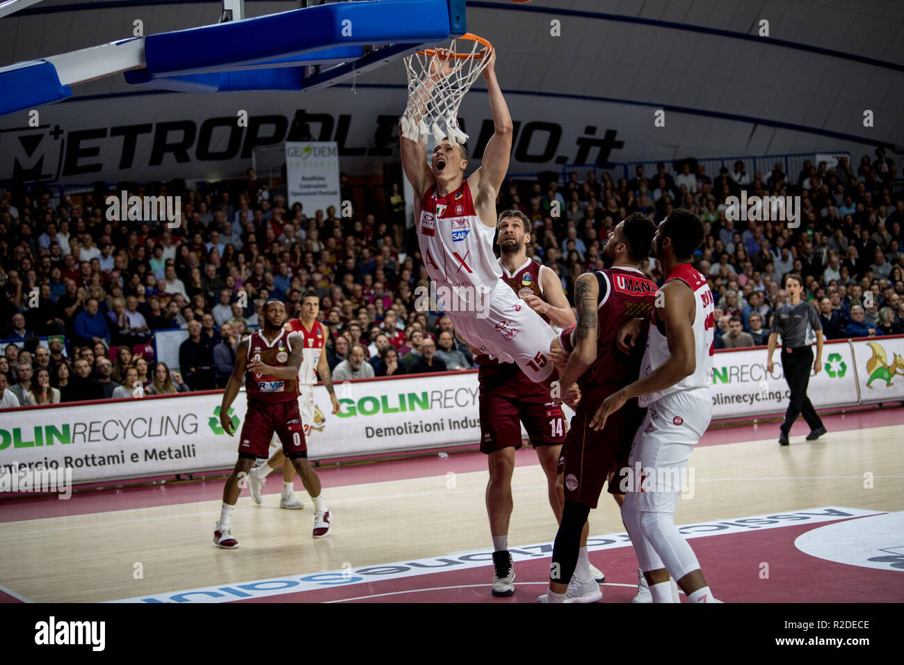 Mestre, Italien. 18 Nov, 2018. Tarczewski Kaleb während der SerieA LBA Basketball Match zwischen Umana Reyer Vs Ax Armani Mailand in Mestre (Ve) in der 7.Meisterschaft Tag PALASPORT TALIERCIO, Mestre in Venedig am 18. November 2018 Credit: Unabhängige Fotoagentur/Alamy leben Nachrichten Stockfoto