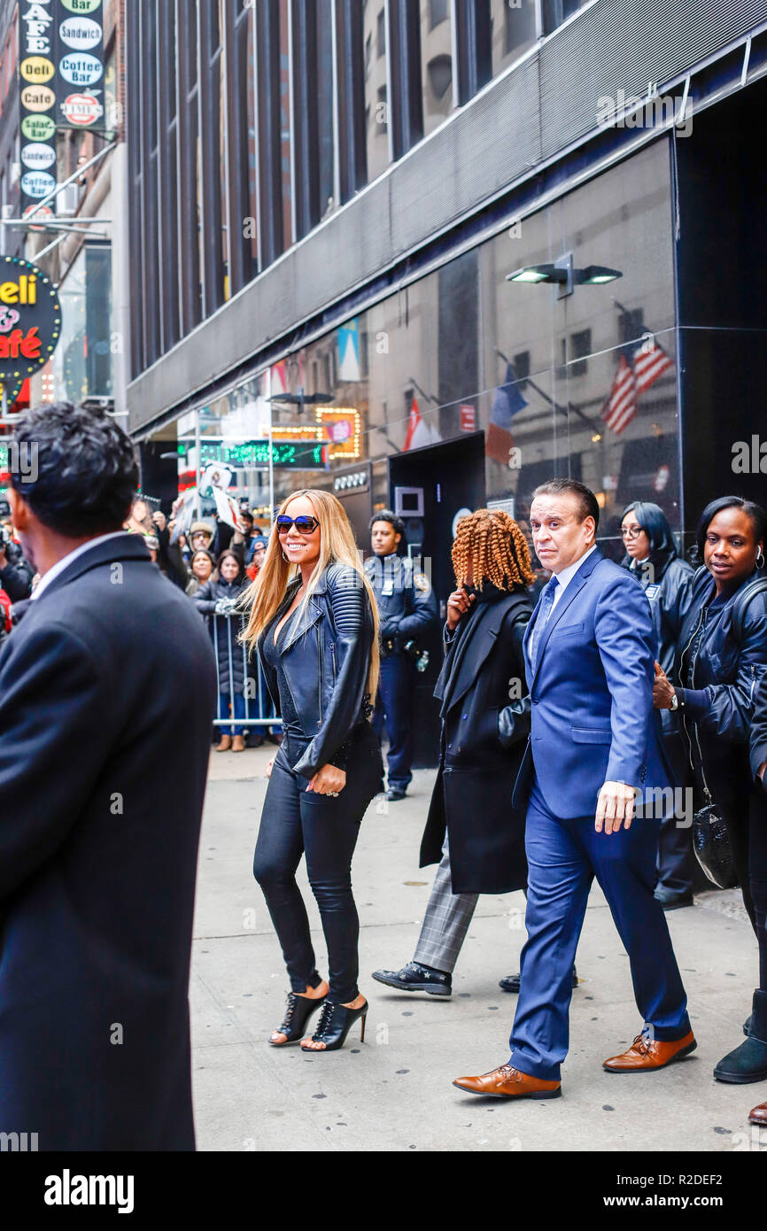 New York, USA. 19. November 2018. US-Sängerin Mariah Carey gesehen ist das Good Morning America TV-Show in der Times Square Gegend finden am Montag Morgen verlassen, heute Morgen. (Foto: VANESSA CARVALHO/BRASILIEN FOTO PRESSE) Credit: Brasilien Foto Presse/Alamy leben Nachrichten Stockfoto