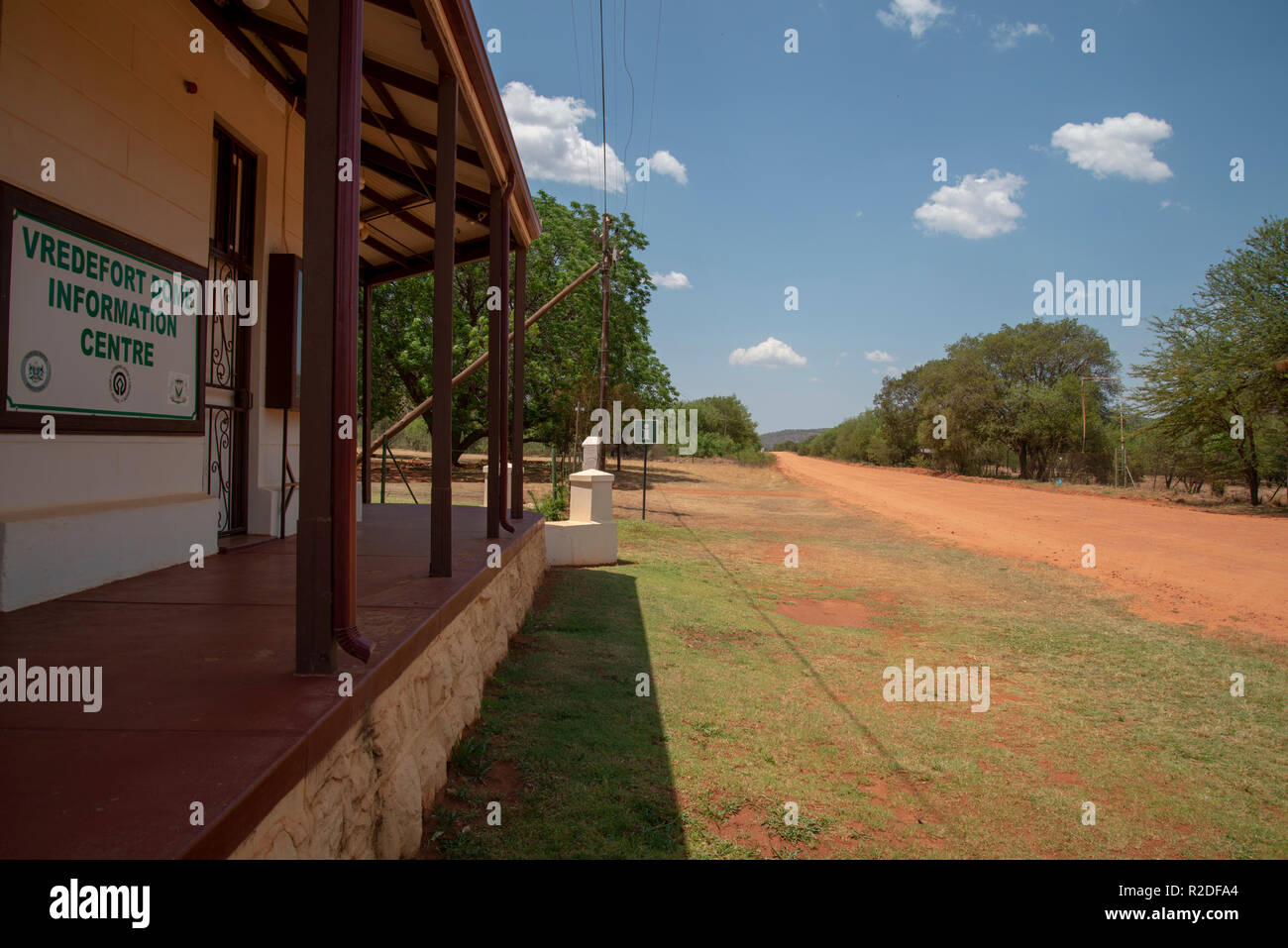 Vredefort, Südafrika, 19. November 2018. Der Vredefort Dome Besucherzentrum in Venterskroon, im Freistaat. Das Zentrum der Vredefort Dome, dem größten verifiziert Einschlagskrater auf der Erde ist die Heimat der alten gold-rush Städte Vredefort und Venterskroon. Credit: Eva-Lotta Jansson/Alamy leben Nachrichten Stockfoto