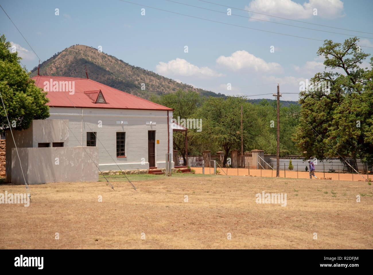Vredefort, Südafrika, 19. November 2018. Ein Haus in Venterskroon. Das Zentrum der Vredefort Dome, dem größten verifiziert Einschlagskrater auf der Erde ist die Heimat der alten gold-rush Städte Vredefort und Venterskroon. Credit: Eva-Lotta Jansson/Alamy leben Nachrichten Stockfoto