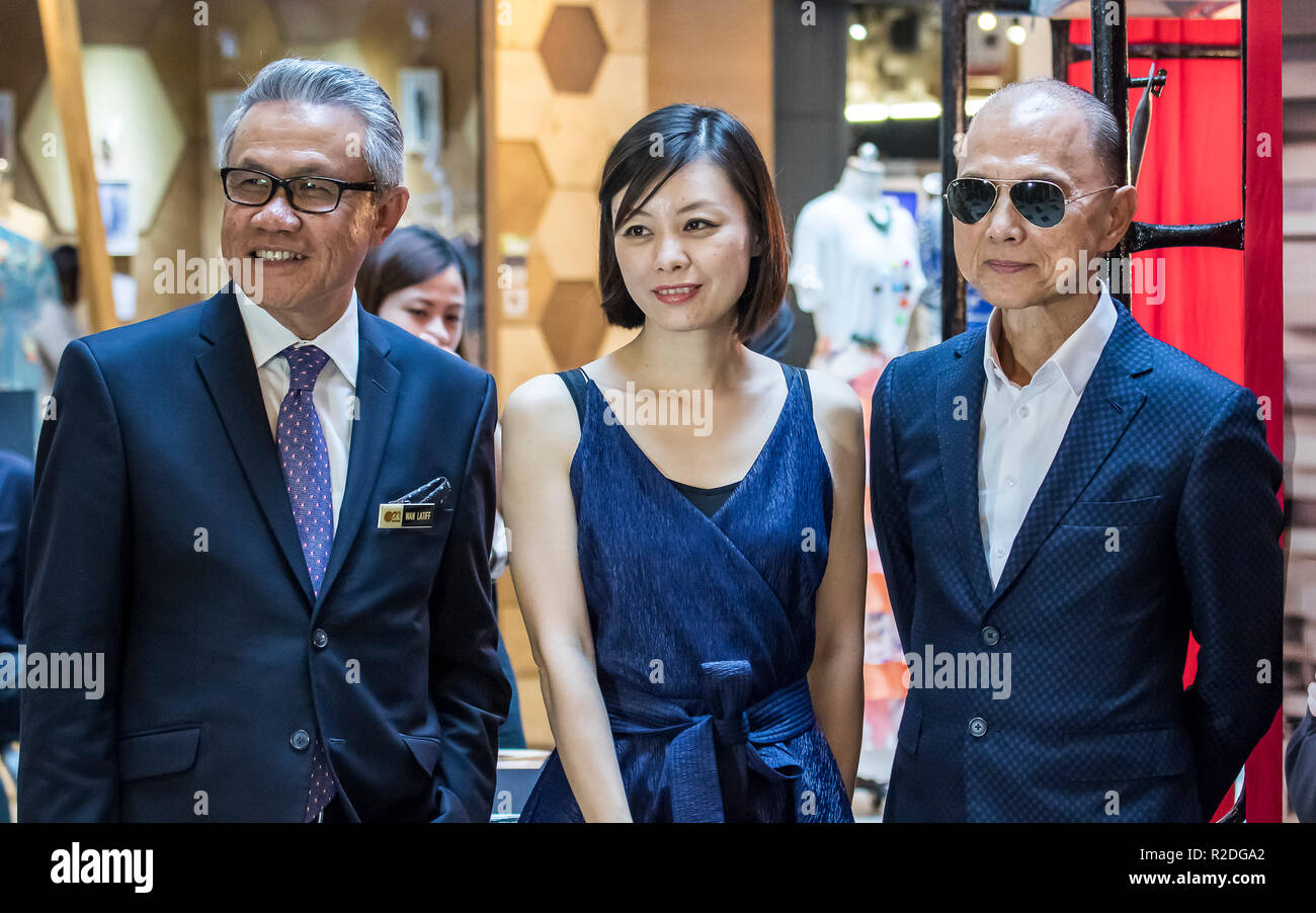 Kuala Lumpur, Malaysia. 19. November 2018. OBE Datuk Jimmy Choo (R), berühmten schuhdesigner, Kuala Lumpur, Malaysia Fashion Week 2018. © Danny Chan/Alamy Leben Nachrichten. Stockfoto