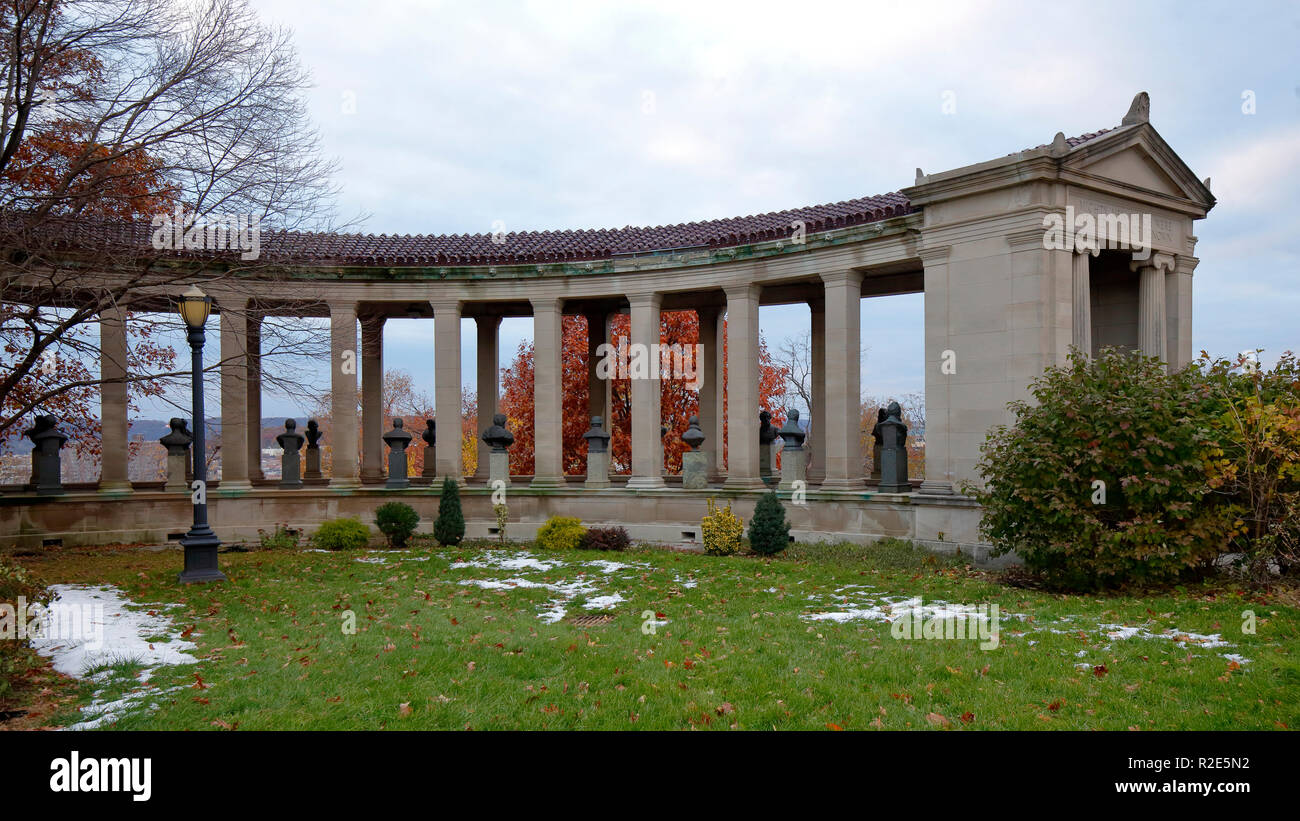 Büsten von prominenten historische Personen in der Halle des Ruhmes für Große Amerikaner Stockfoto