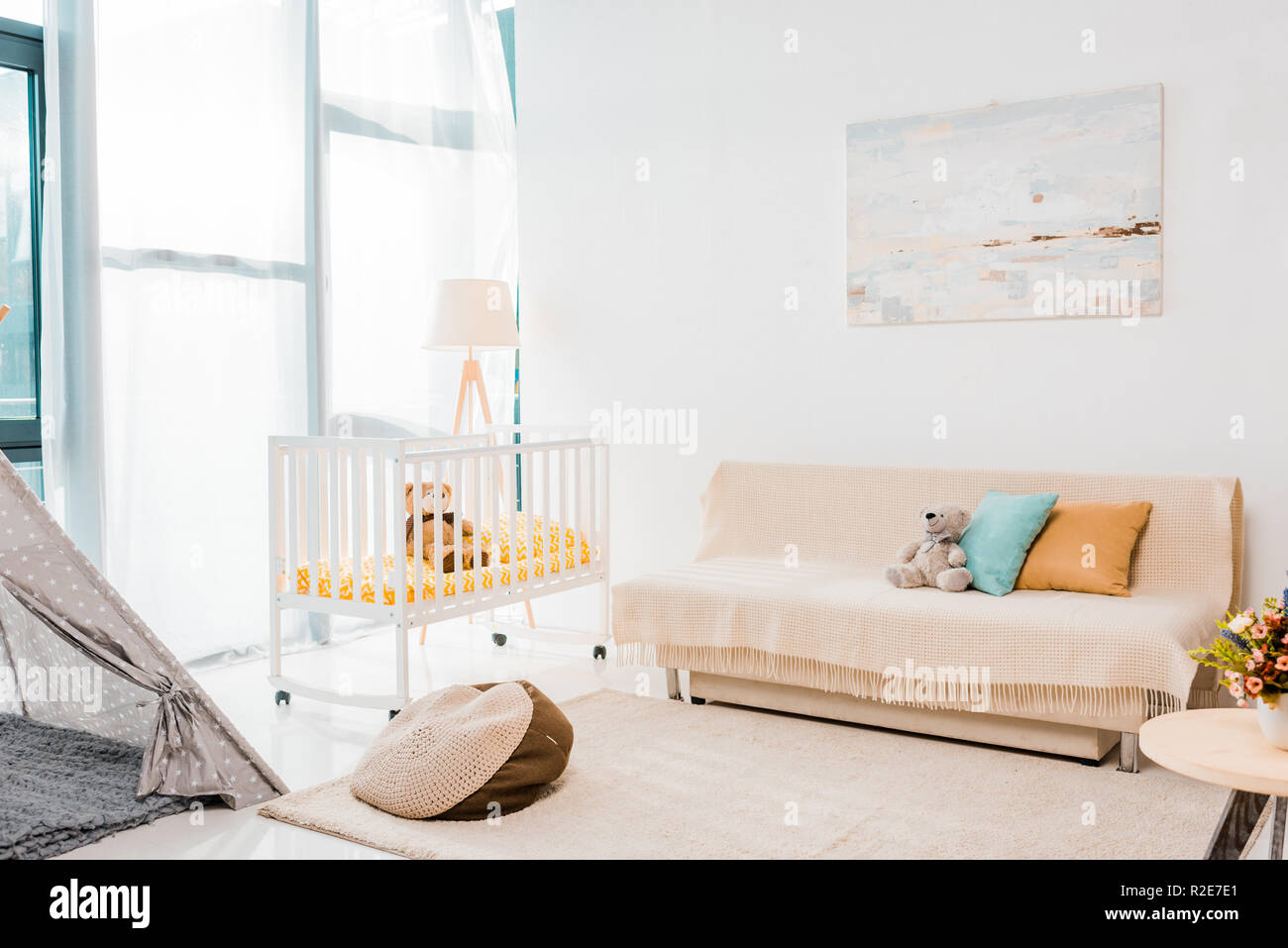 Modernes Design der Krankenpflege Zimmer mit Kinderbett Stockfoto