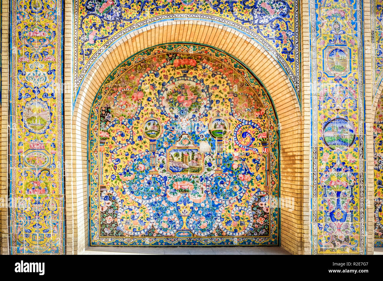 Äußere keramische Kacheln Kunst an der Golestan Palast. Teheran, Iran Stockfoto