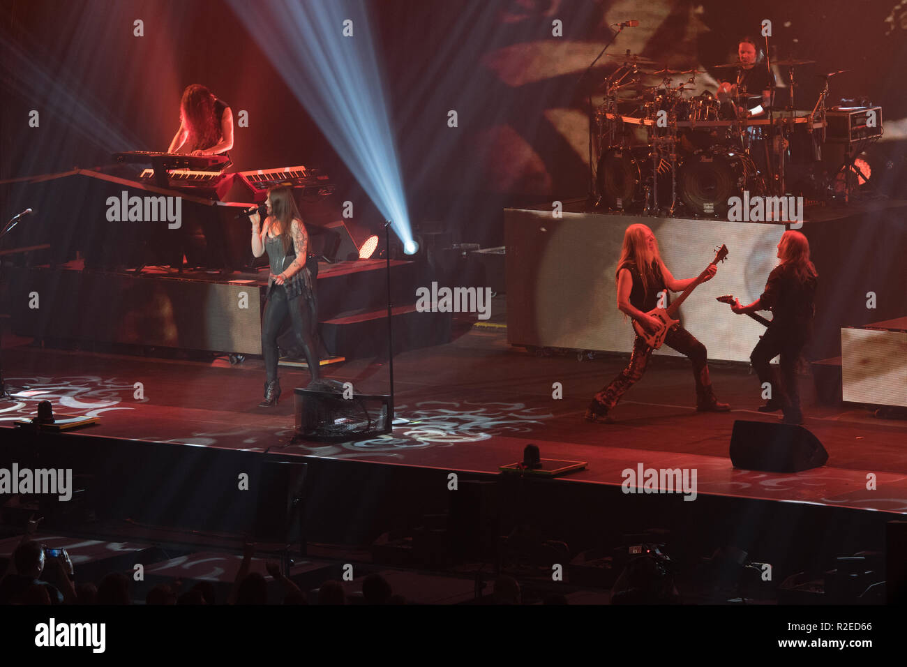 BRATISLAVA, SLOWAKEI - November 13, 2018: Nightwish, die finnische Symphonic Metal Band, führt ein Live Konzert in der Jahrzehnte: Europa 2018 Tour in Bratisla Stockfoto