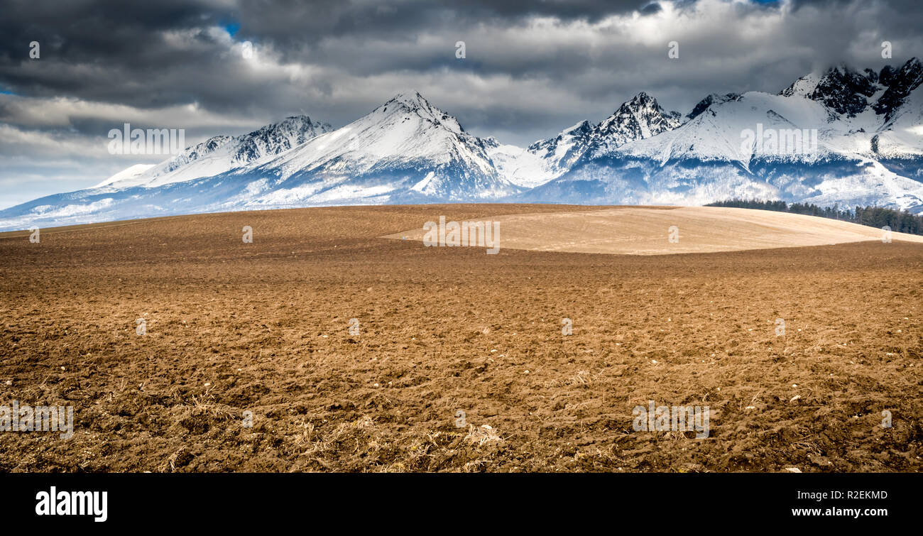 Lomnitzer stit Berg in Tatra Winterlandschaft Stockfoto