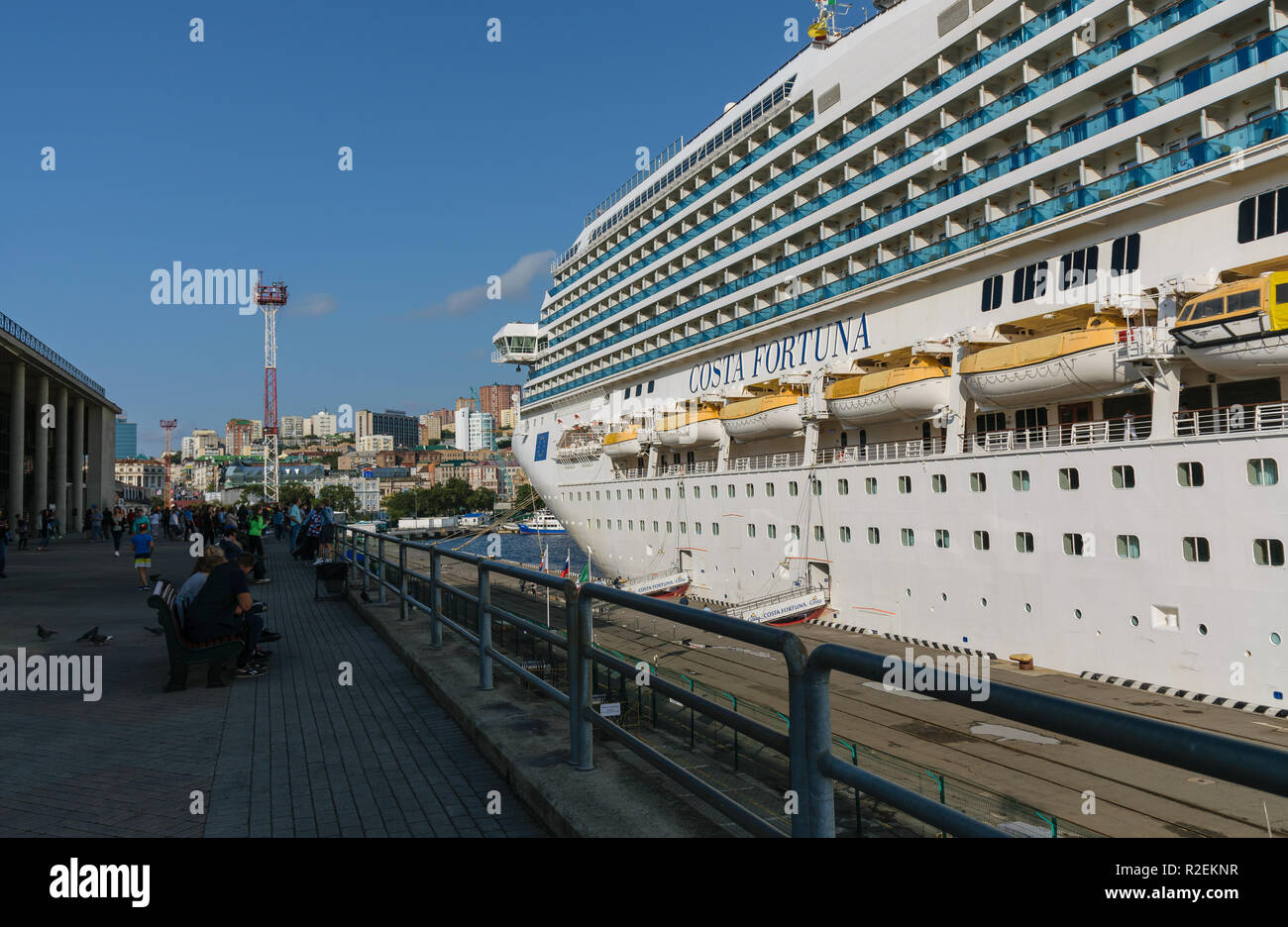 Wladiwostok, Russland - 22 September, 2018: Die Fortuna klasse Kreuzfahrtschiff "Costa Fortuna" Docks am Hafen von Wladiwostok. Stockfoto