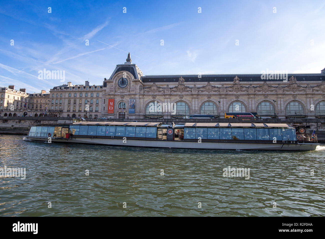 PARIS, Frankreich, 8. September 2018 - Blick auf das Orsay Museum vom Fluss Seine in Paris, Frankreich Stockfoto