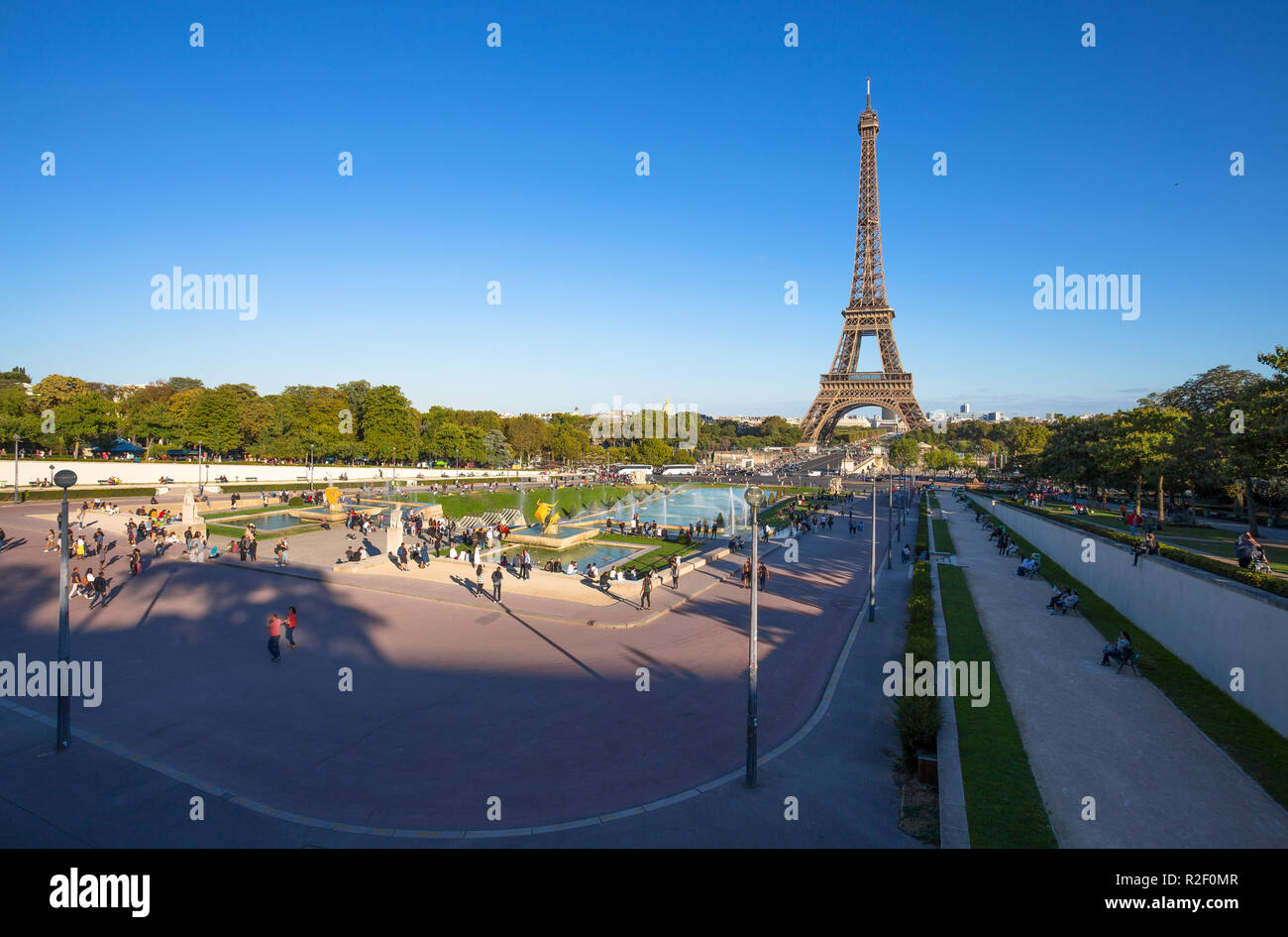 PARIS, Frankreich, 7. September 2018 - Blick auf den Eiffelturm von Jardins du Trocadéro in Paris, Frankreich. Stockfoto