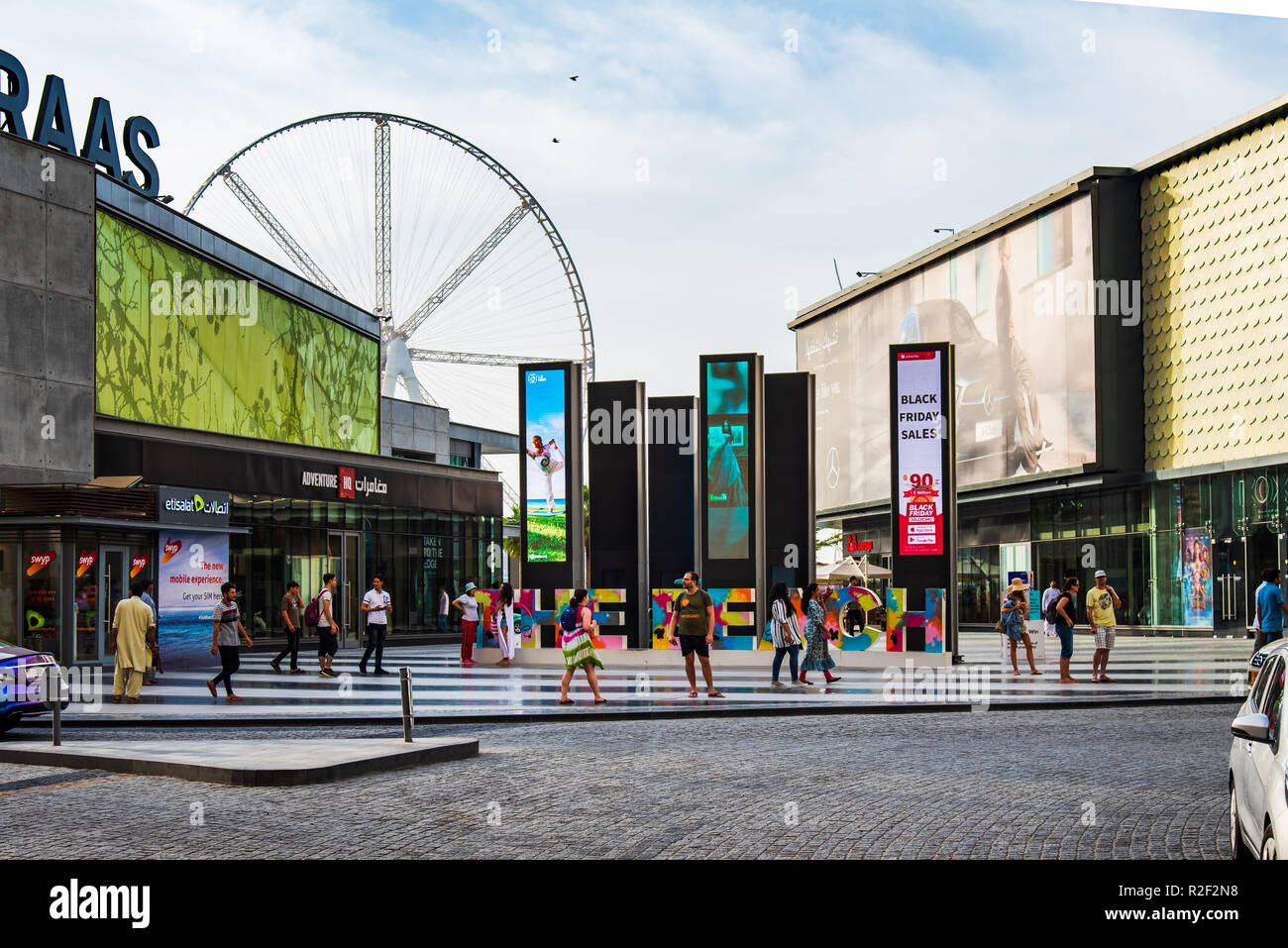 Dubai, Vereinigte Arabische Emirate - November 16, 2018: JBR, Jumeirah Beach Residence Eingang eine beliebte Reise vor Ort in Dubai Stockfoto