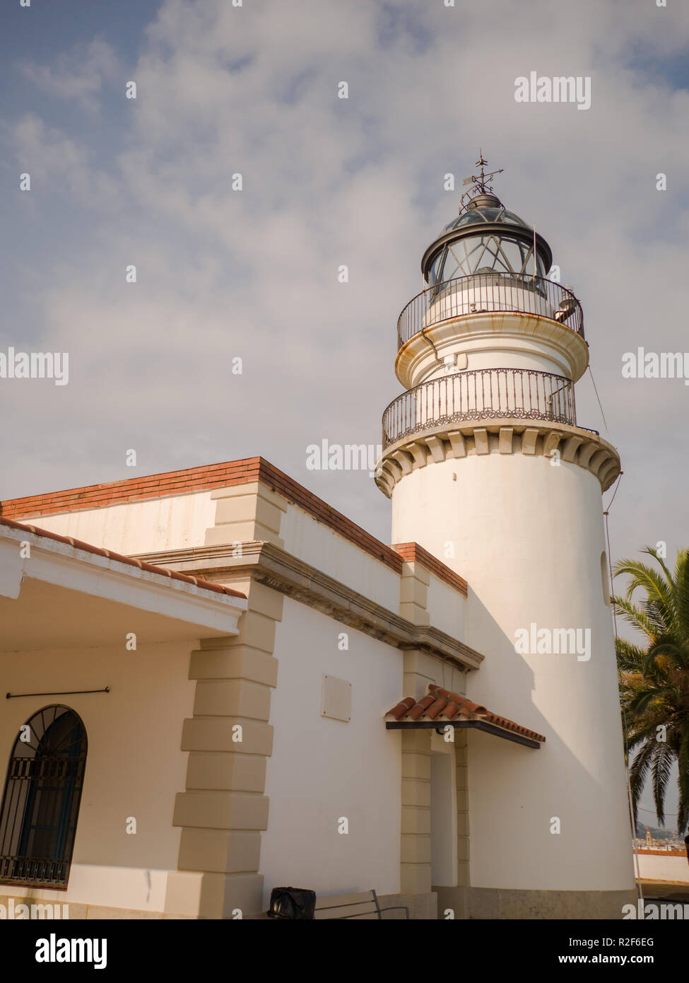 Calella Leuchtturm aktiv ist Leuchtturm im Küstenort Calella an der Costa del Maresme, Katalonien, Spanien Stockfoto