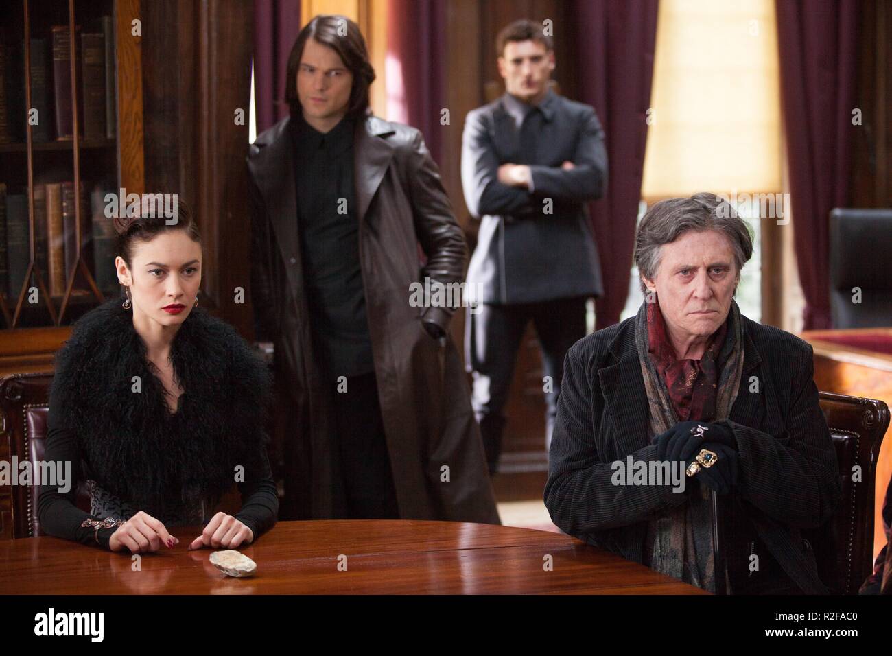 Vampire Academy Jahr: Großbritannien/USA 2014 Regie: Mark Waters Olga Kurylenko, Danila Kozlovsky, Gabriel Byrne Stockfoto