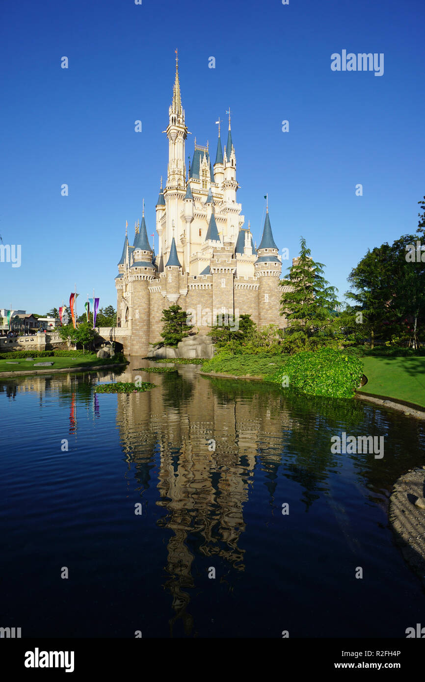 Schöne Cinderella Castle, das Symbol von Tokyo Disneyland in Tokio Disney Resort in Urayasu, Präfektur Chiba, Tokio, Japan Stockfoto