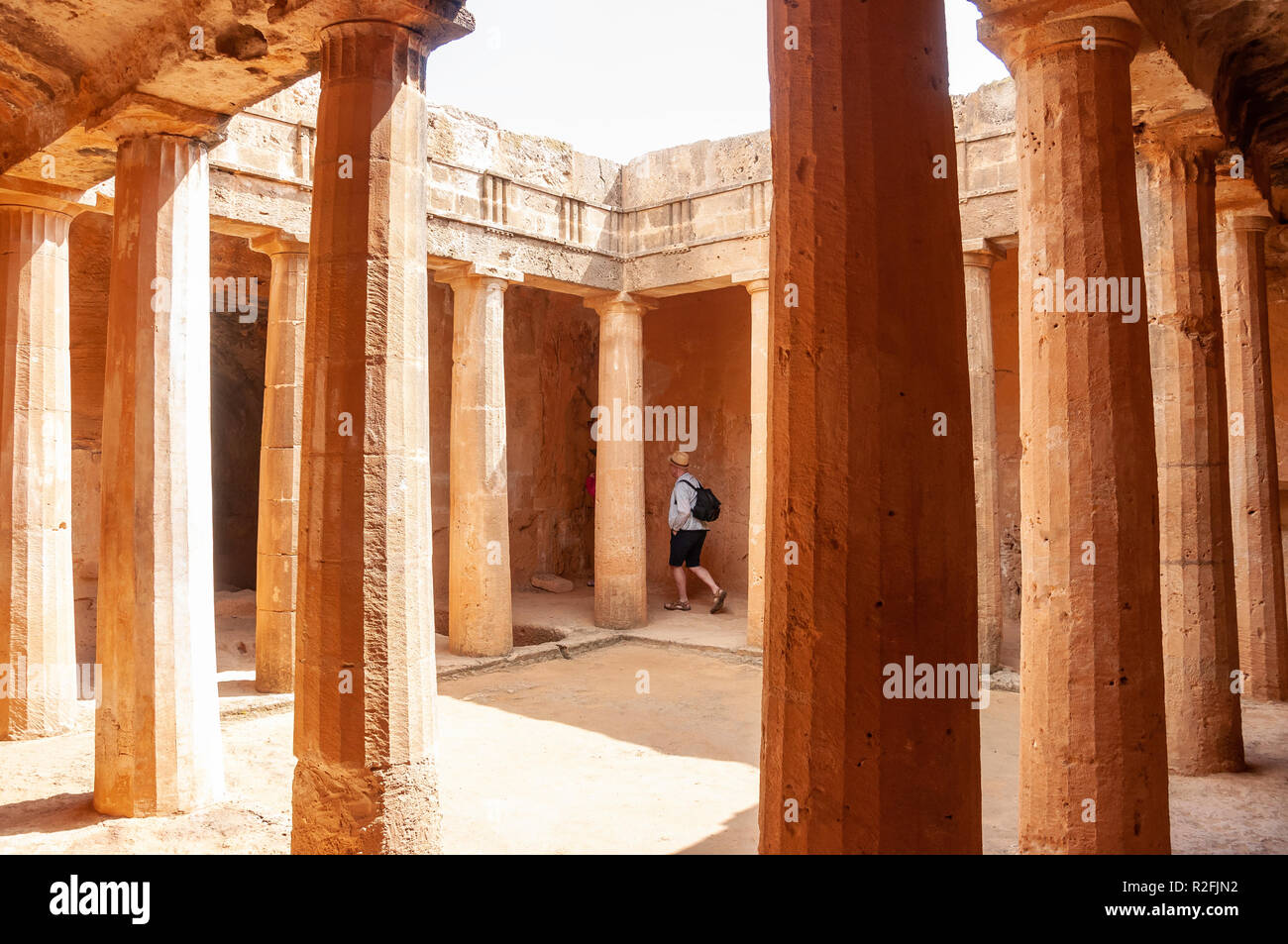 Rock Grab mit dorischen Säulen in den Gräbern der Könige, Gräber der Könige Avenue, Paphos (Pafos), Pafos Bezirk, Republik Zypern geschnitzt Stockfoto