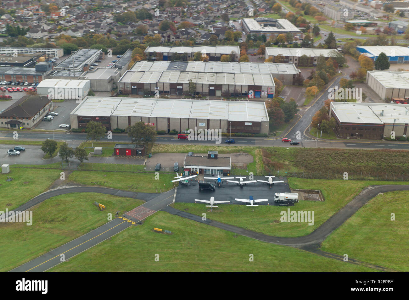 Kleine Propeller Flugzeuge am Flughafen Aberdeen, Schottland geparkt. Stockfoto