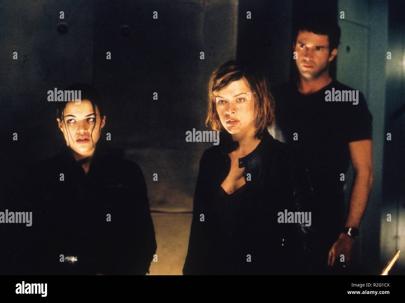 Resident Evil Jahr: 2002 USA Regie: Paul Anderson Michelle Rodriguez, Milla Jovovich, James Purefoy Stockfoto