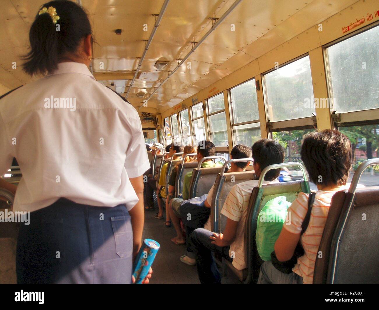 Fahrt mit dem Bus in Bangkok. Stockfoto