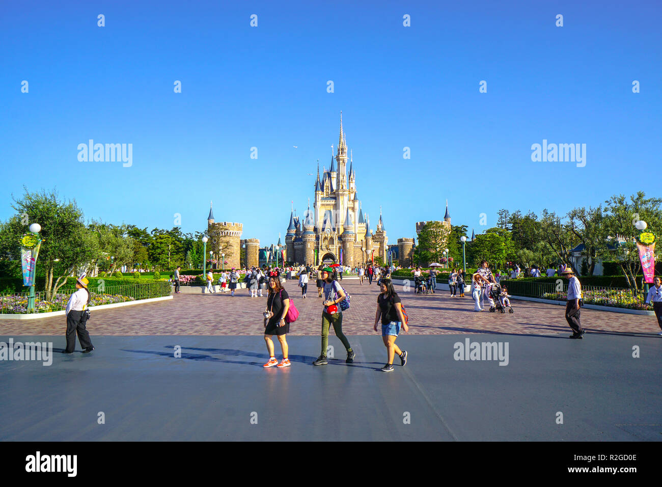 Schöne Cinderella Castle, das Symbol von Tokyo Disneyland in Tokio Disney Resort in Urayasu, Präfektur Chiba, Tokio, Japan Stockfoto