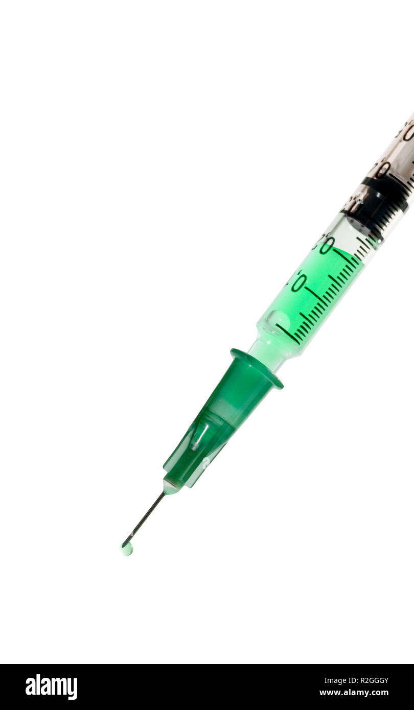 Injektionsspritzen gefüllt mit bunten grüne Flüssigkeit als Impfungen und Konzept Stockfoto