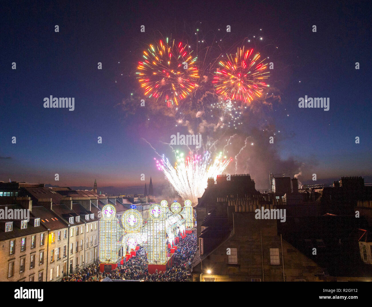 Der offizielle Start in Edinburgh's Christmas, Licht Nacht, George Street, Edinburgh. Stockfoto
