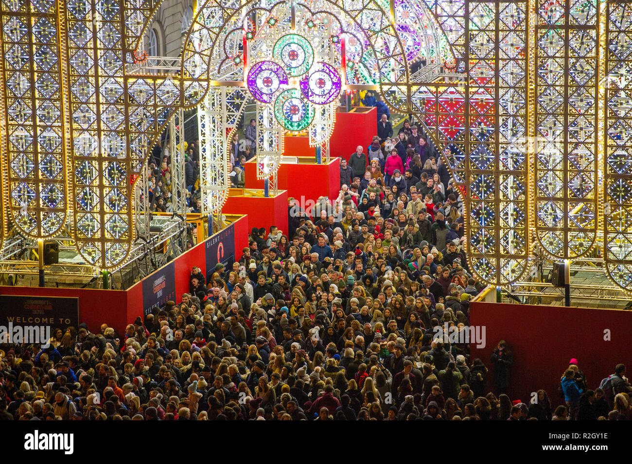 Der offizielle Start in EdinburghÕs Weihnachten, Licht Nacht, George Street, Edinburgh. Stockfoto