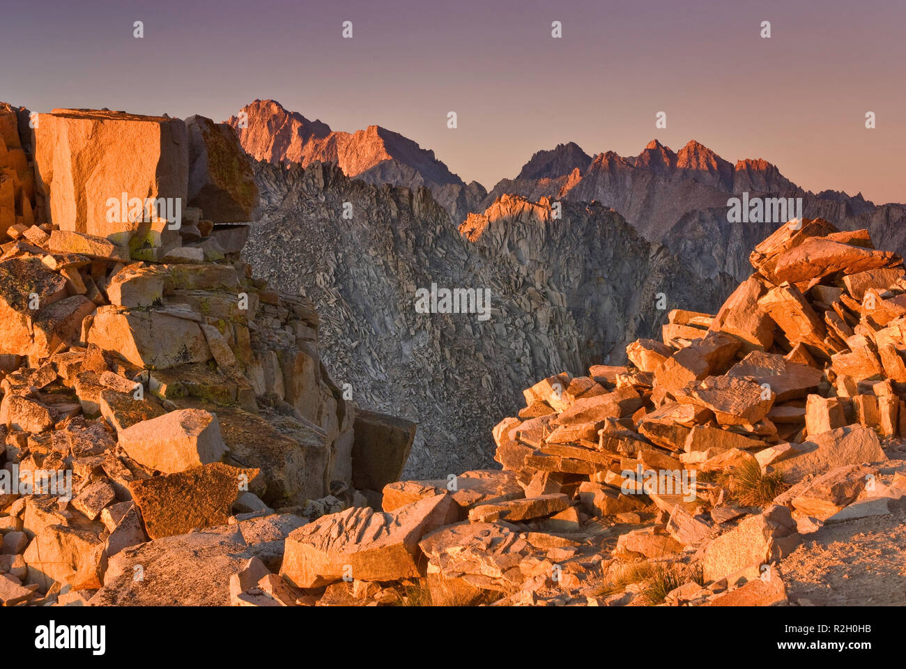 Mount Stanford, Deerhorn Mtn gesehen bei Sonnenaufgang von Kearsarge Pass, Sierra Nevada, Kings Canyon Nationalpark, Kalifornien, USA Stockfoto