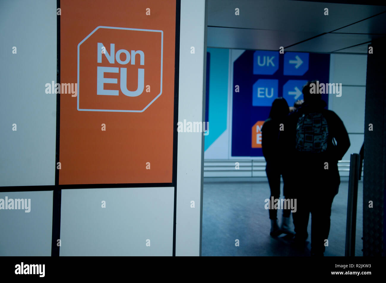 Flughafen Gatwick. Eu- und nicht EU-Beitritt Zeichen Stockfoto